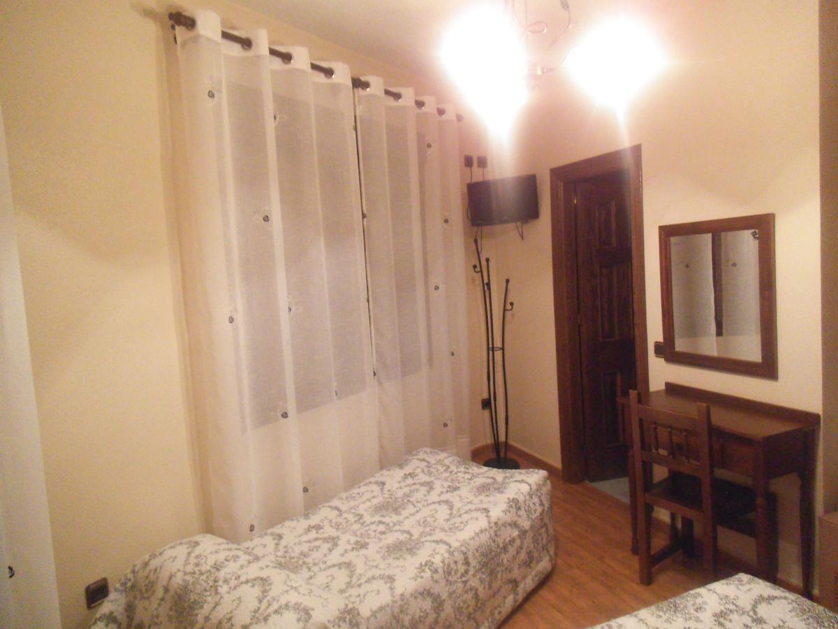 Hostal Los Galgos Yepes Exterior foto